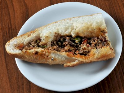 ÇEYREK EKMEK ARASI KOKOREÇ